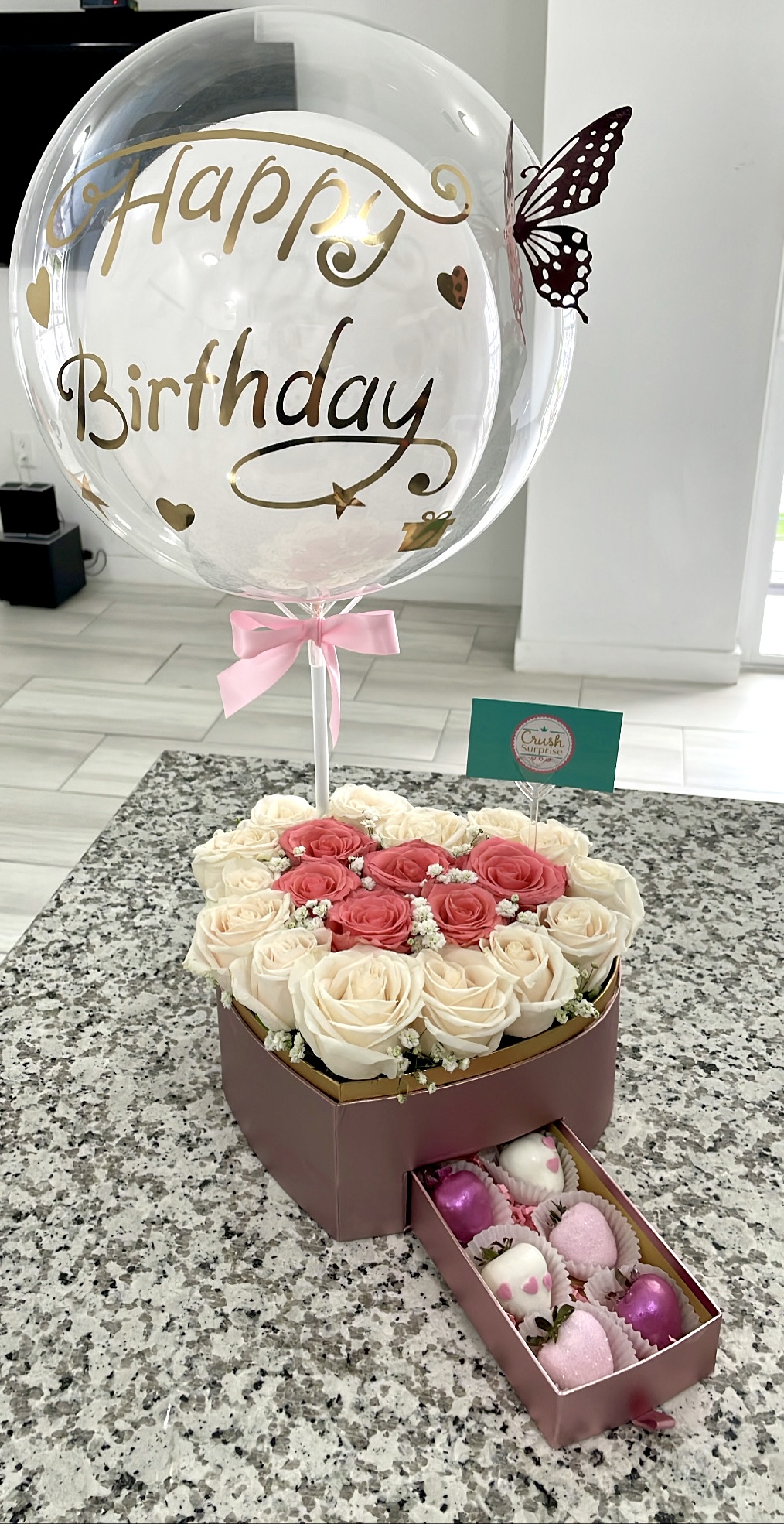 Roses and Strawberries Heart Box + Ballon